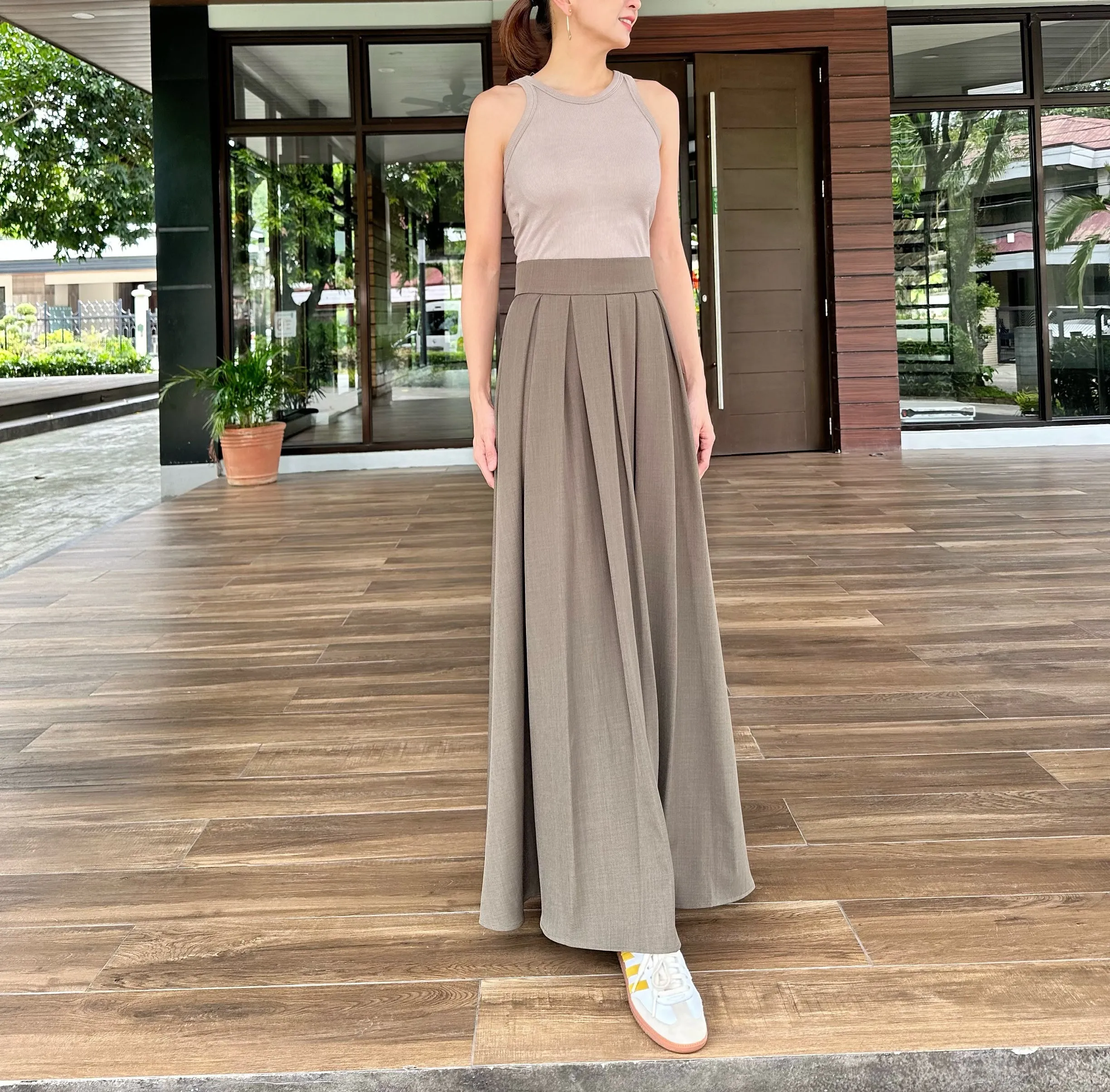 Beverly Pleated Skirt in Brown