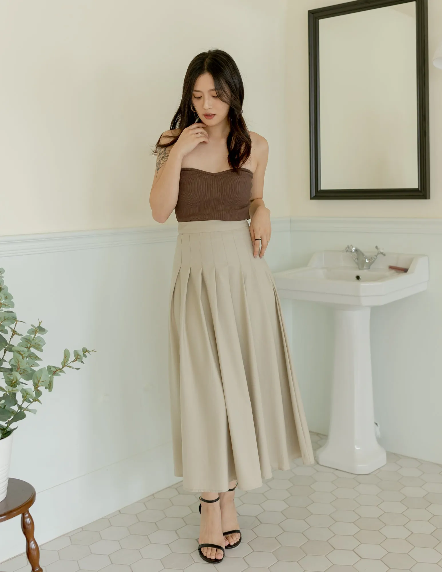 Colette Pleated Skirt in Khaki