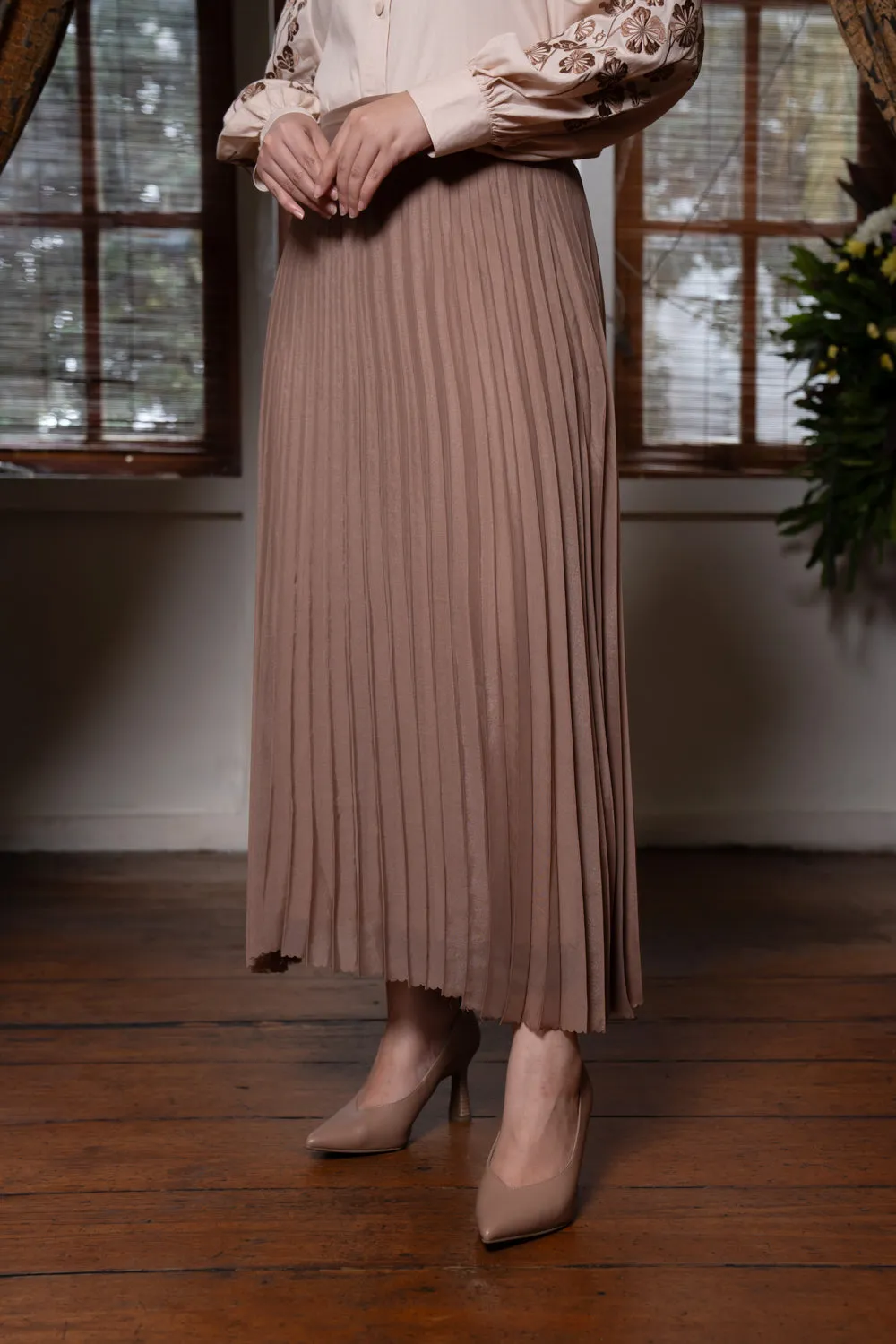 Elle Pleated Skirt Sand