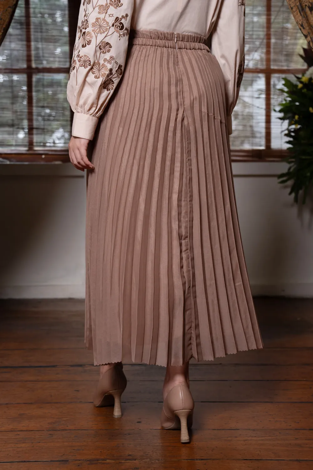 Elle Pleated Skirt Sand